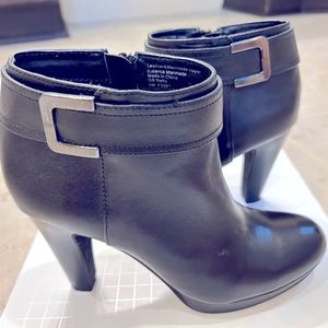 Women’s Black Leather Bootie Boots- size 5
